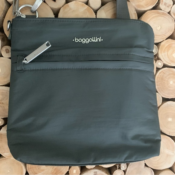 NWOT Baggallini Crossbody Bag - Picture 3 of 10
